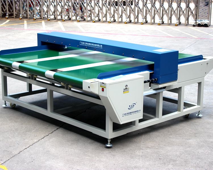 1561343489340936.jpg 1.8米寬幅檢針機(jī)緬甸羽絨服使用現(xiàn)場(chǎng)1.jpg