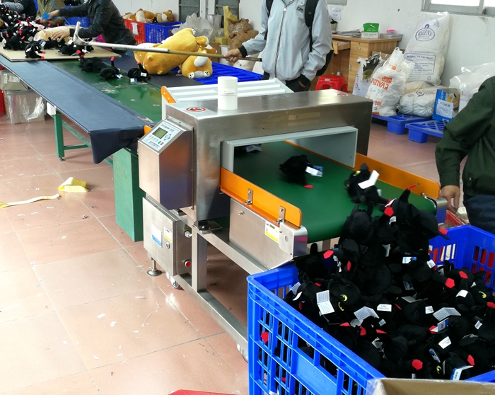 1562335842195585.jpg 源康毛絨玩具壓縮導入型金屬檢測機5.jpg