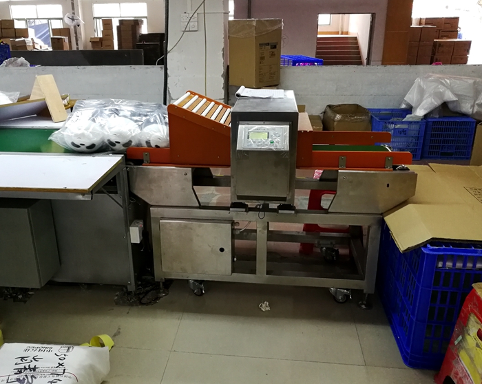 1562335895331129.jpg 源康毛絨玩具壓縮導入型金屬檢測機6.jpg