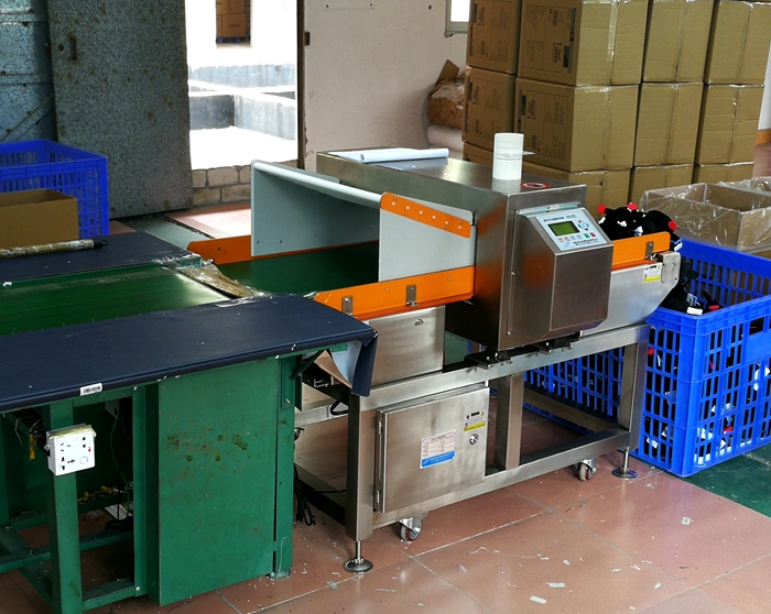 1562335913420426.jpg 源康毛絨玩具壓縮導入型金屬檢測機4.jpg
